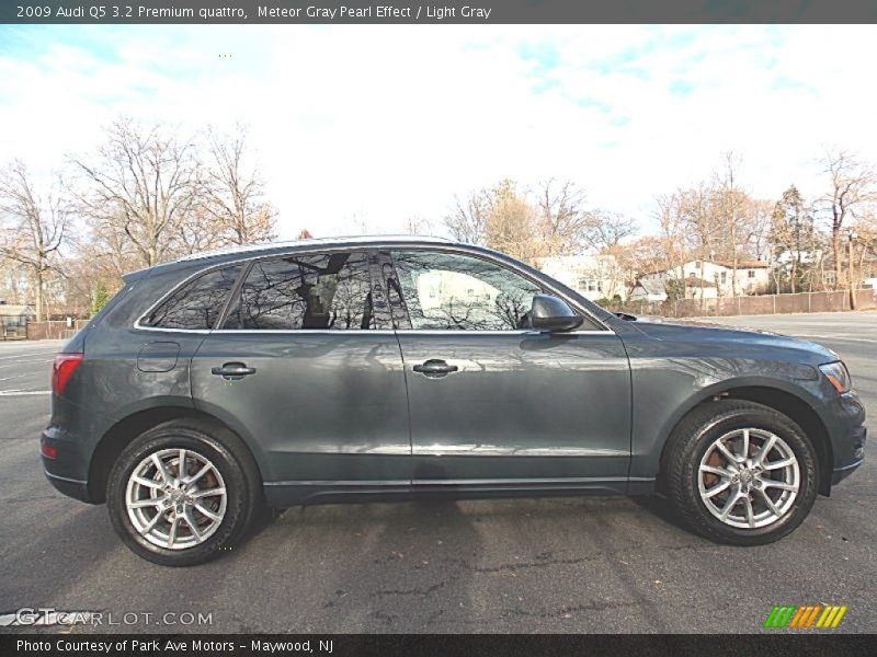 Meteor Gray Pearl Effect / Light Gray 2009 Audi Q5 3.2 Premium quattro