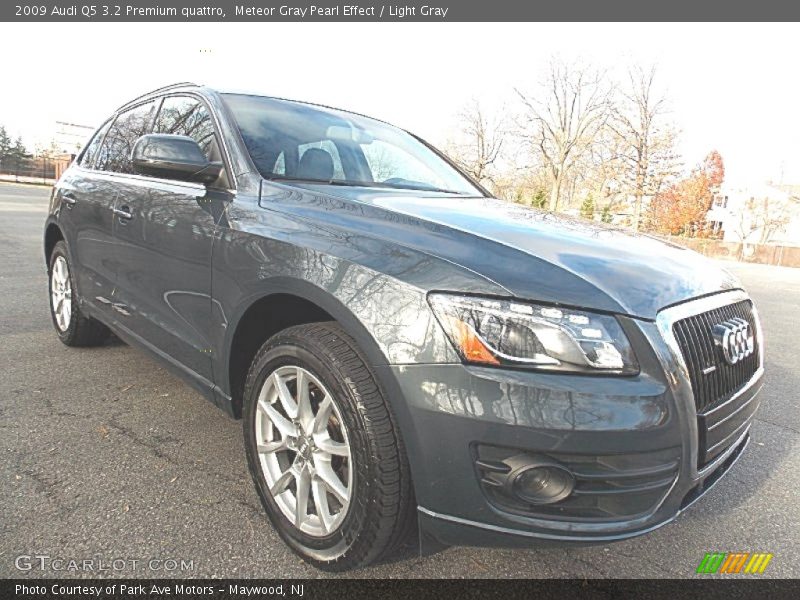 Meteor Gray Pearl Effect / Light Gray 2009 Audi Q5 3.2 Premium quattro