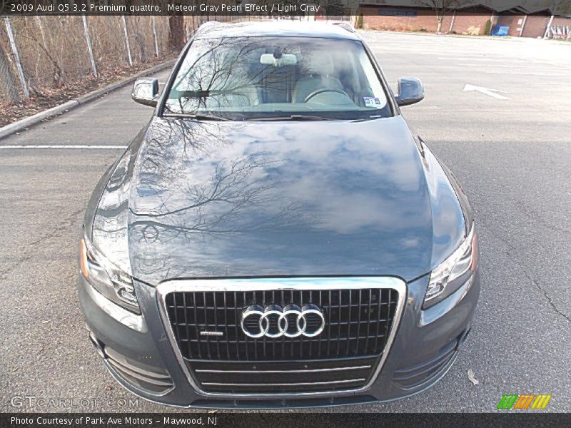 Meteor Gray Pearl Effect / Light Gray 2009 Audi Q5 3.2 Premium quattro
