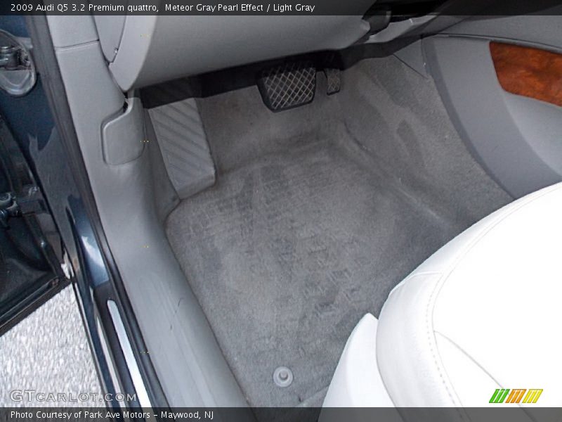 Meteor Gray Pearl Effect / Light Gray 2009 Audi Q5 3.2 Premium quattro