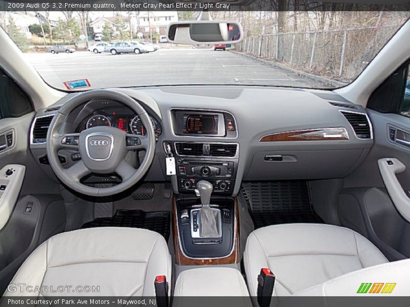 Meteor Gray Pearl Effect / Light Gray 2009 Audi Q5 3.2 Premium quattro