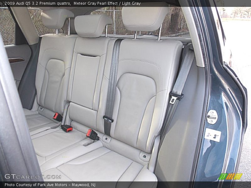 Meteor Gray Pearl Effect / Light Gray 2009 Audi Q5 3.2 Premium quattro