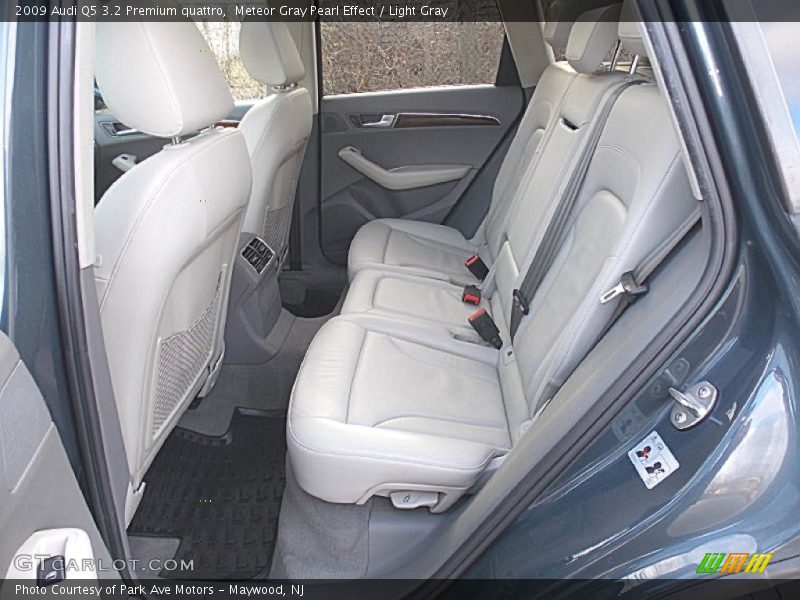 Meteor Gray Pearl Effect / Light Gray 2009 Audi Q5 3.2 Premium quattro