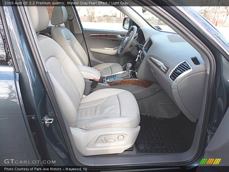 Meteor Gray Pearl Effect / Light Gray 2009 Audi Q5 3.2 Premium quattro