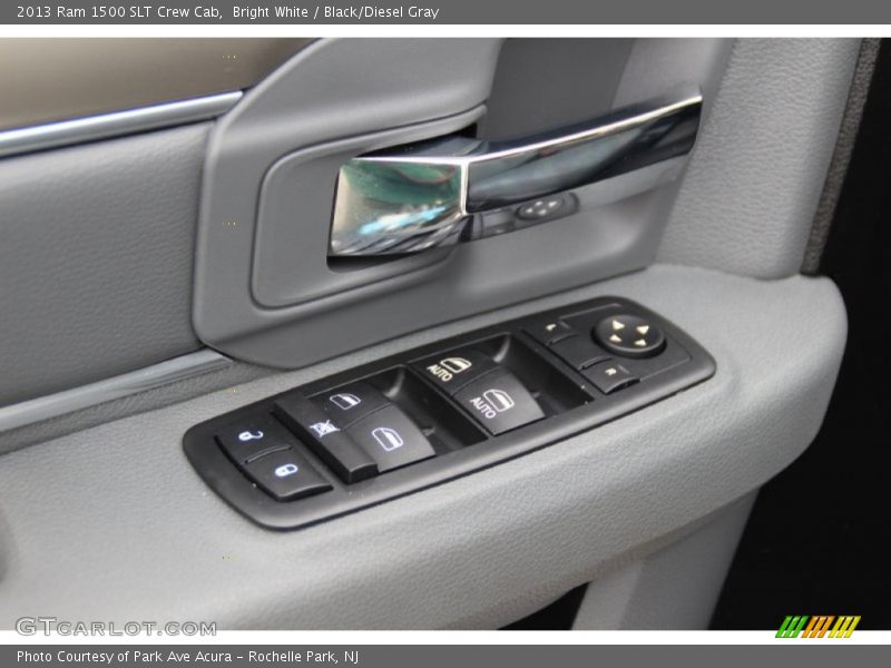 Bright White / Black/Diesel Gray 2013 Ram 1500 SLT Crew Cab