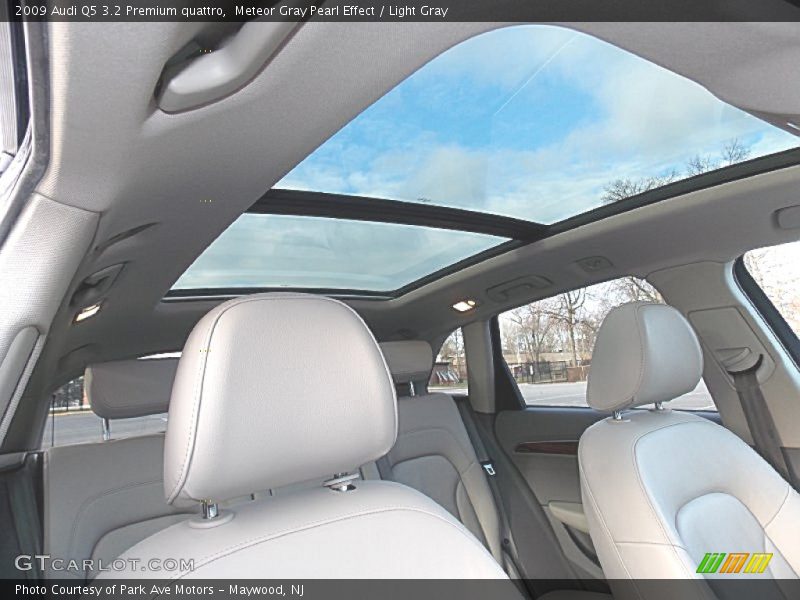 Meteor Gray Pearl Effect / Light Gray 2009 Audi Q5 3.2 Premium quattro