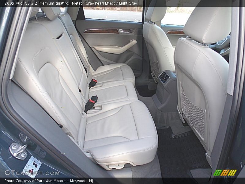 Meteor Gray Pearl Effect / Light Gray 2009 Audi Q5 3.2 Premium quattro