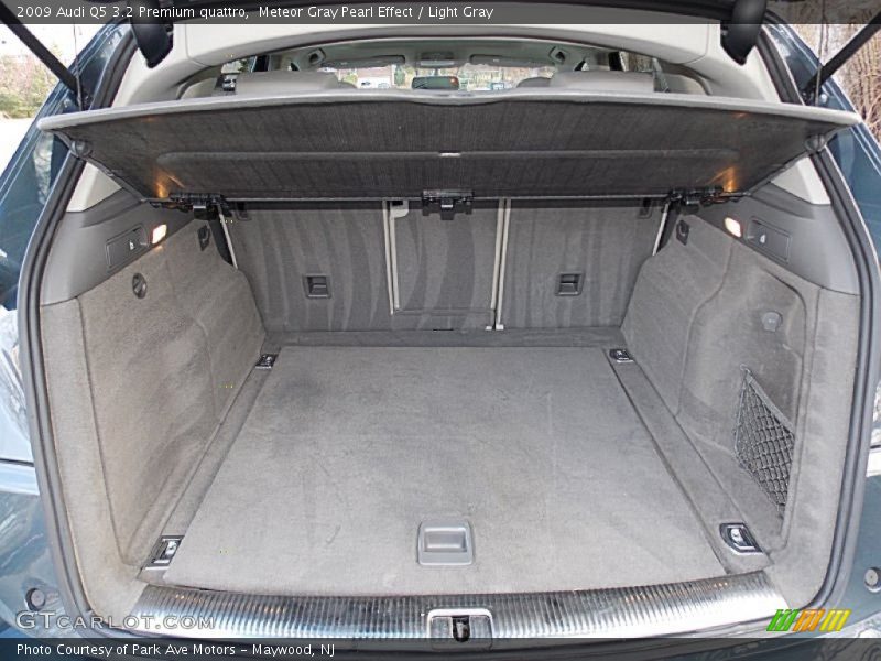 Meteor Gray Pearl Effect / Light Gray 2009 Audi Q5 3.2 Premium quattro