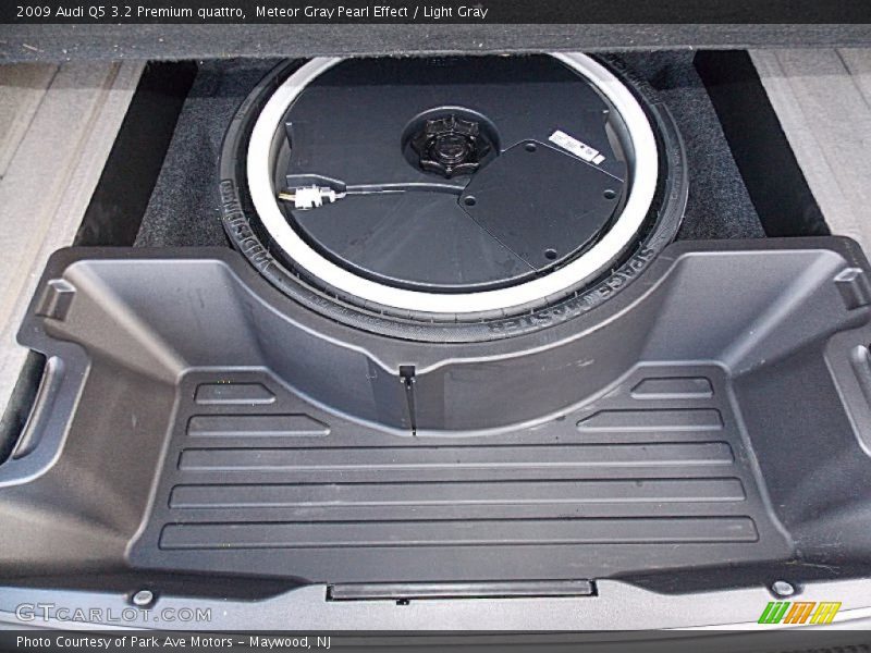 Meteor Gray Pearl Effect / Light Gray 2009 Audi Q5 3.2 Premium quattro