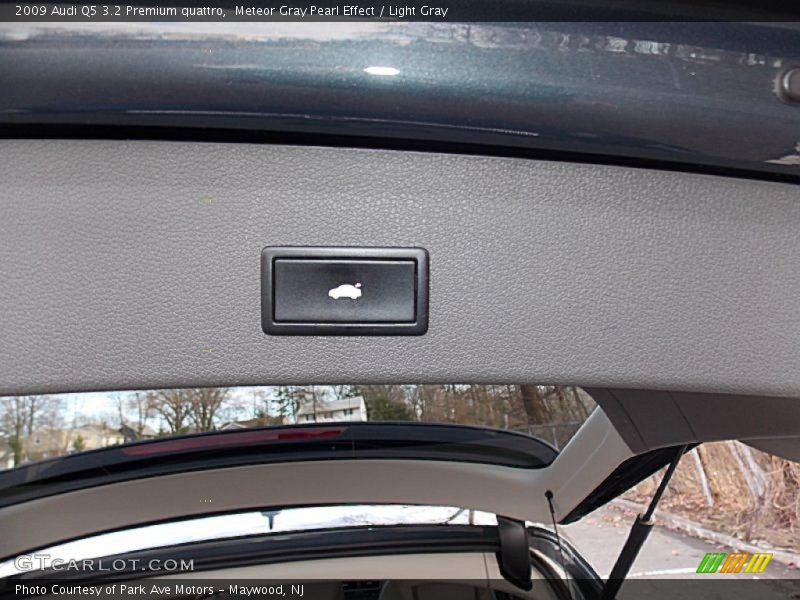 Meteor Gray Pearl Effect / Light Gray 2009 Audi Q5 3.2 Premium quattro