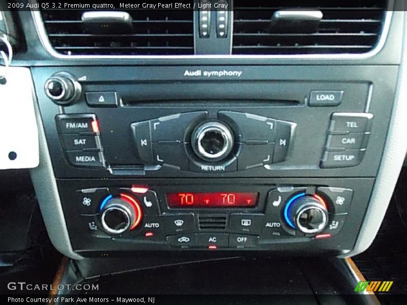 Meteor Gray Pearl Effect / Light Gray 2009 Audi Q5 3.2 Premium quattro