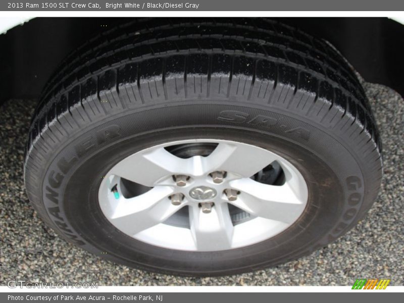 Bright White / Black/Diesel Gray 2013 Ram 1500 SLT Crew Cab