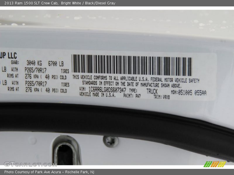 Bright White / Black/Diesel Gray 2013 Ram 1500 SLT Crew Cab