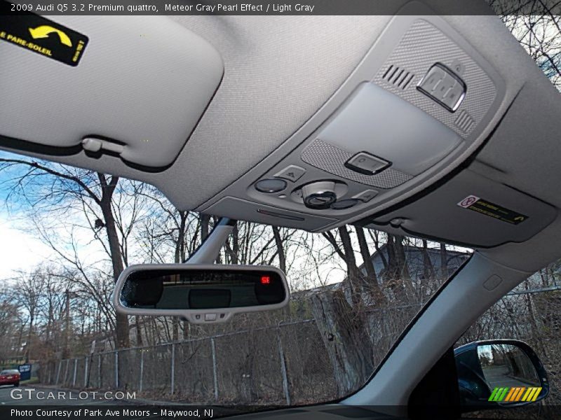 Meteor Gray Pearl Effect / Light Gray 2009 Audi Q5 3.2 Premium quattro