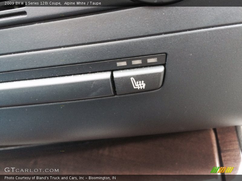 Alpine White / Taupe 2009 BMW 1 Series 128i Coupe