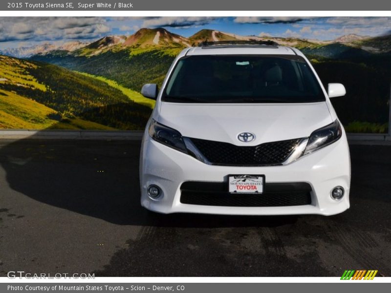 Super White / Black 2015 Toyota Sienna SE