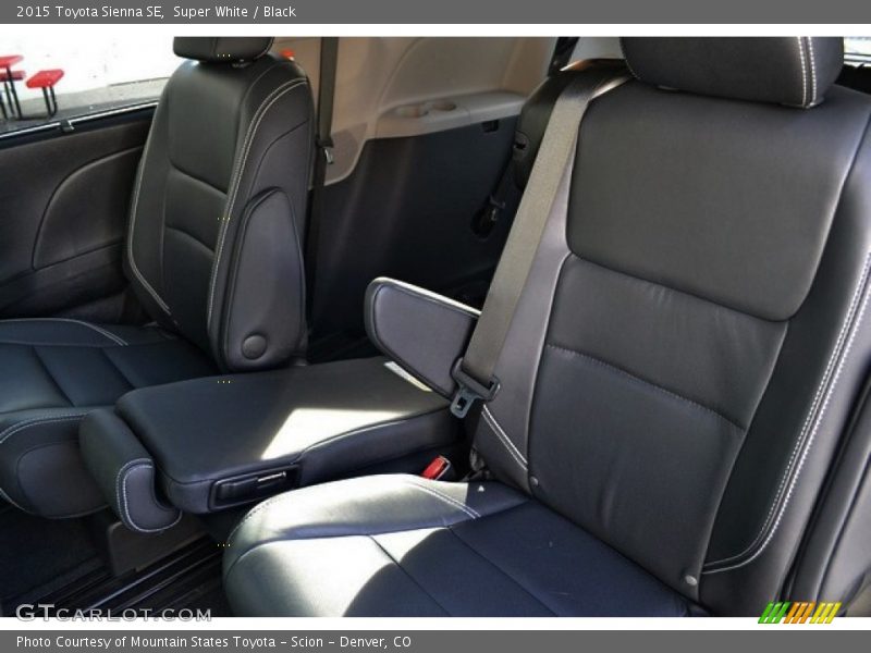 Super White / Black 2015 Toyota Sienna SE