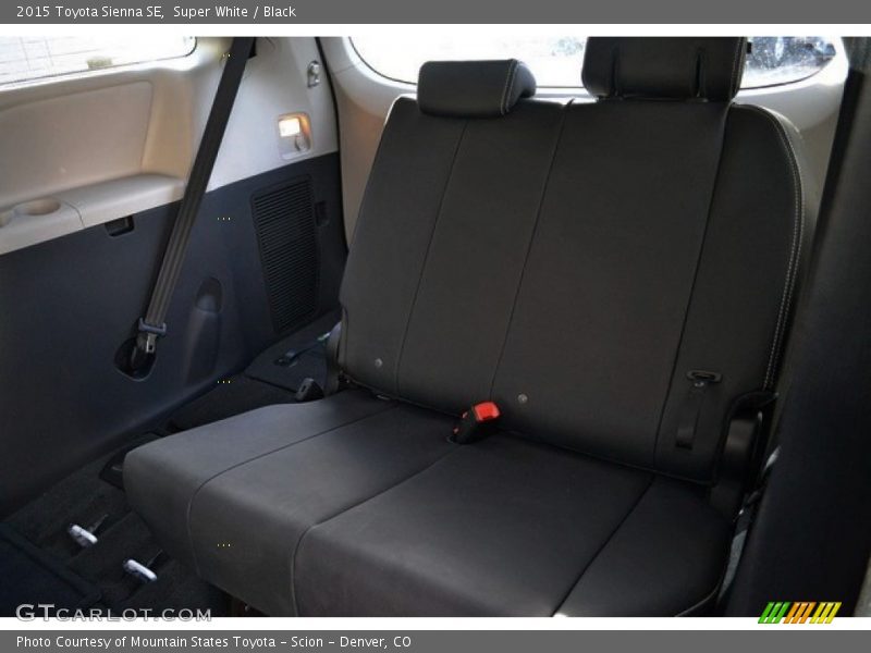 Super White / Black 2015 Toyota Sienna SE