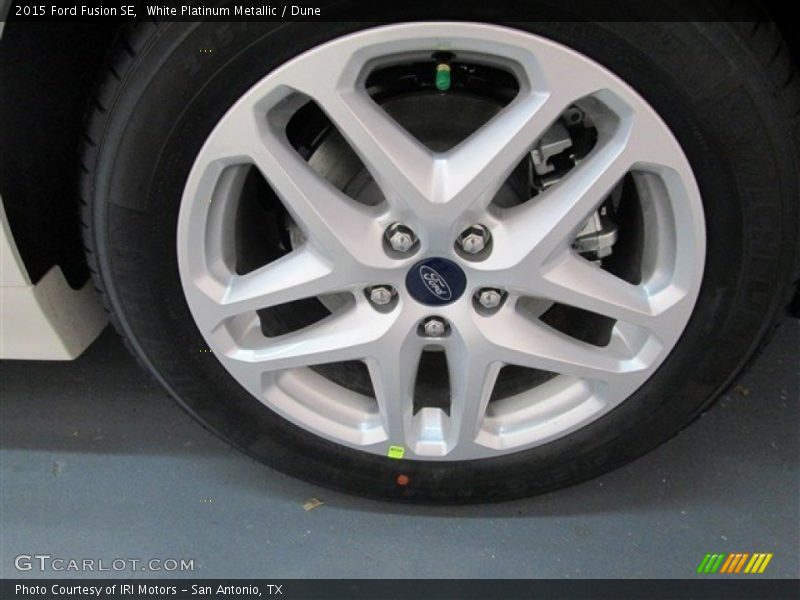 White Platinum Metallic / Dune 2015 Ford Fusion SE