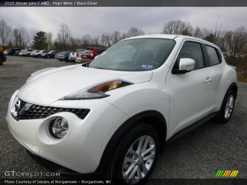 Front 3/4 View of 2015 Juke S AWD