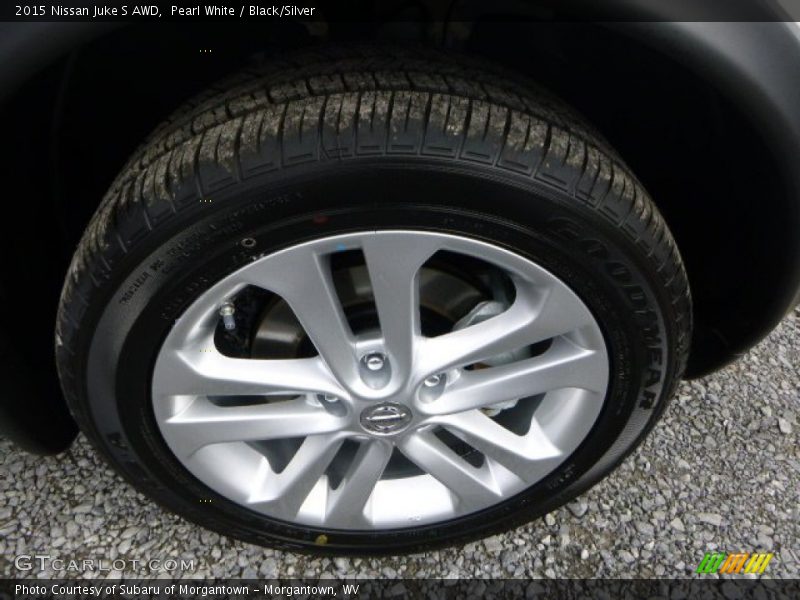 Pearl White / Black/Silver 2015 Nissan Juke S AWD