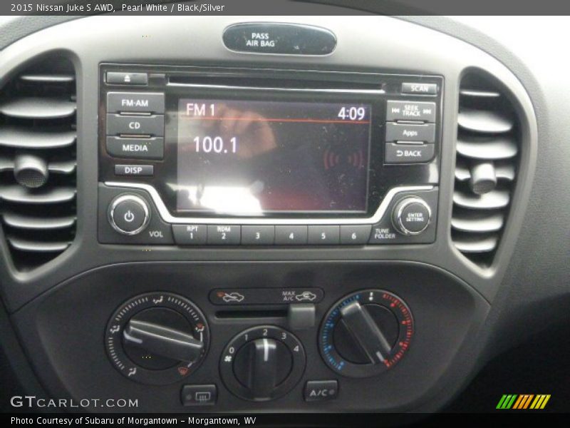 Pearl White / Black/Silver 2015 Nissan Juke S AWD