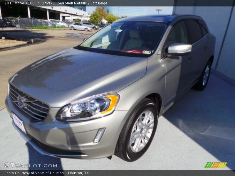 Sea Shell Metallic / Soft Beige 2015 Volvo XC60 T5 Drive-E