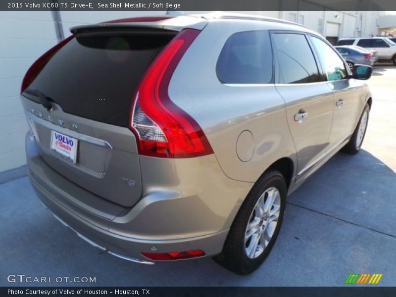 Sea Shell Metallic / Soft Beige 2015 Volvo XC60 T5 Drive-E