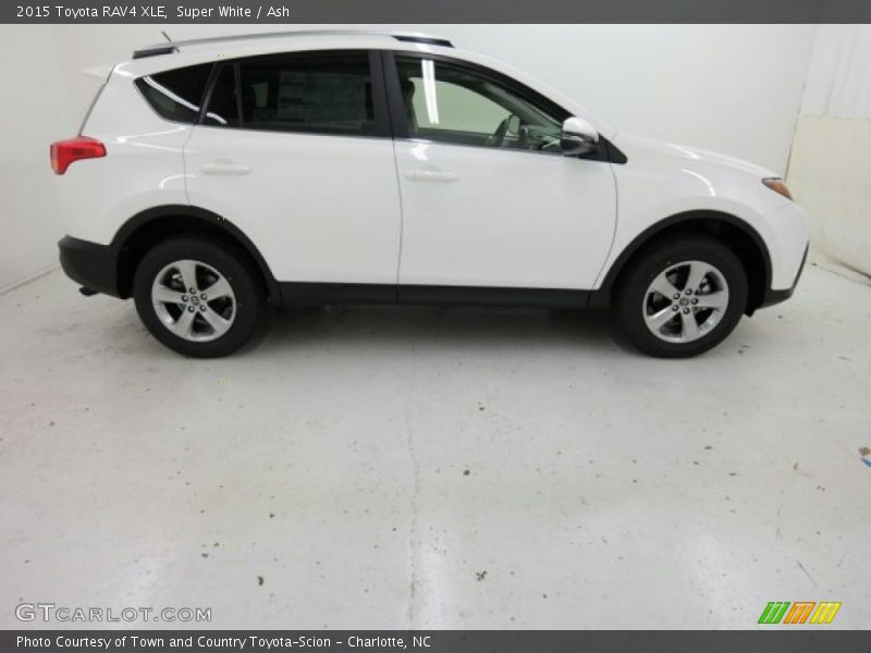 Super White / Ash 2015 Toyota RAV4 XLE