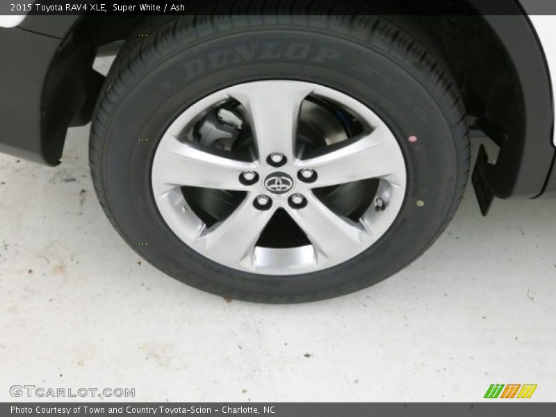 Super White / Ash 2015 Toyota RAV4 XLE