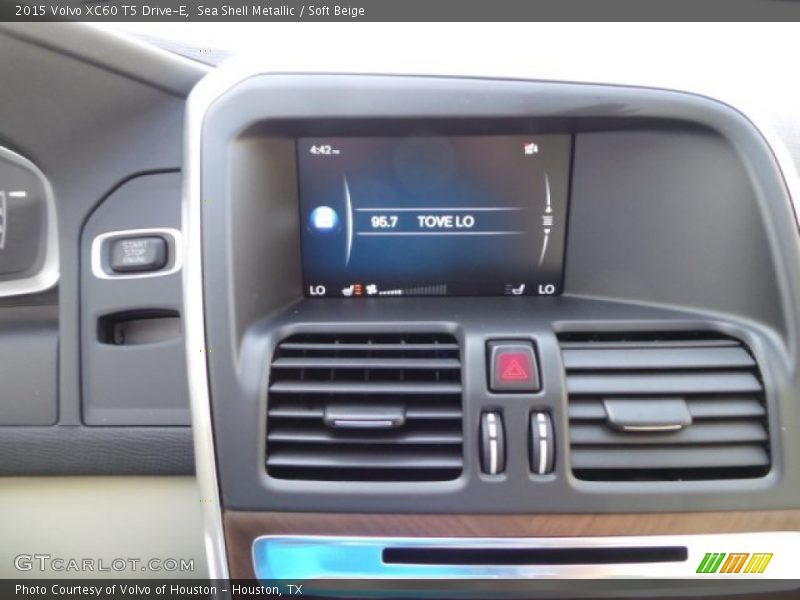 Sea Shell Metallic / Soft Beige 2015 Volvo XC60 T5 Drive-E
