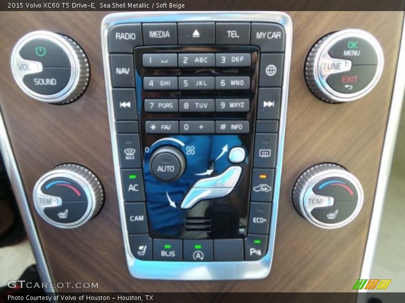 Sea Shell Metallic / Soft Beige 2015 Volvo XC60 T5 Drive-E