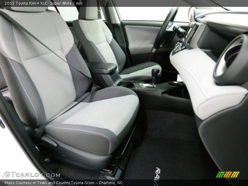 Super White / Ash 2015 Toyota RAV4 XLE