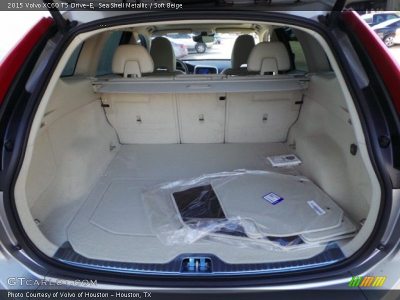 Sea Shell Metallic / Soft Beige 2015 Volvo XC60 T5 Drive-E