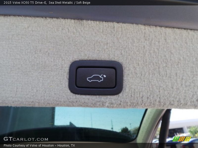 Sea Shell Metallic / Soft Beige 2015 Volvo XC60 T5 Drive-E