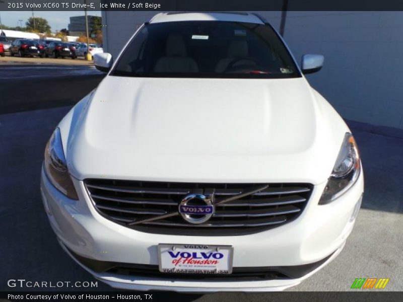 Ice White / Soft Beige 2015 Volvo XC60 T5 Drive-E