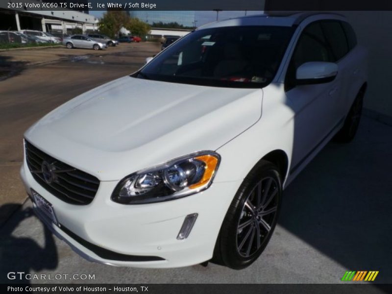 Ice White / Soft Beige 2015 Volvo XC60 T5 Drive-E