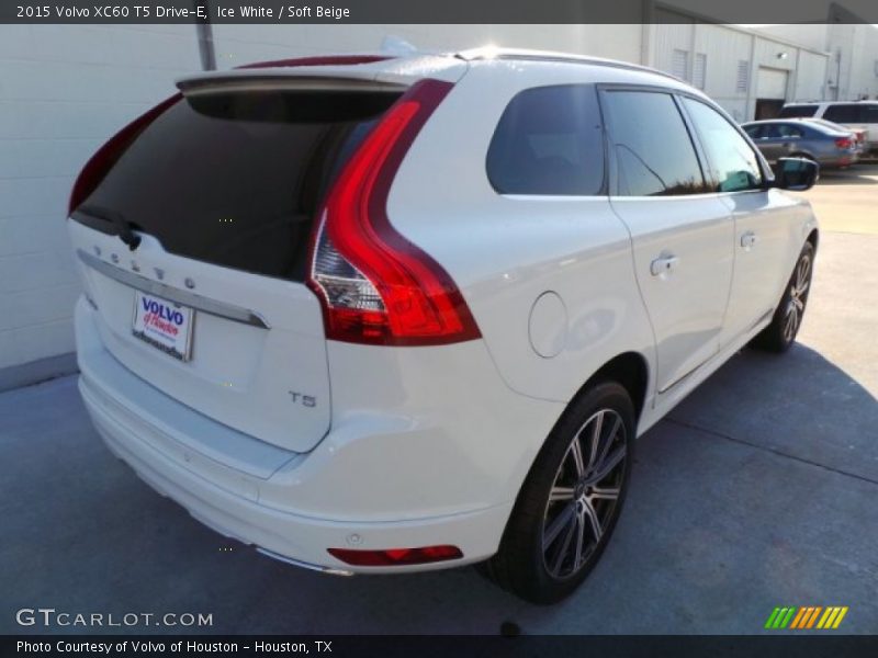 Ice White / Soft Beige 2015 Volvo XC60 T5 Drive-E