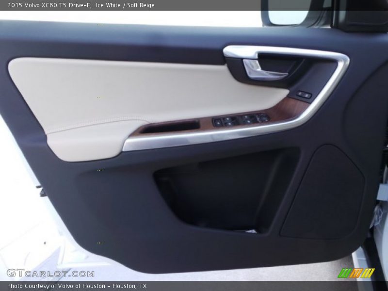 Ice White / Soft Beige 2015 Volvo XC60 T5 Drive-E