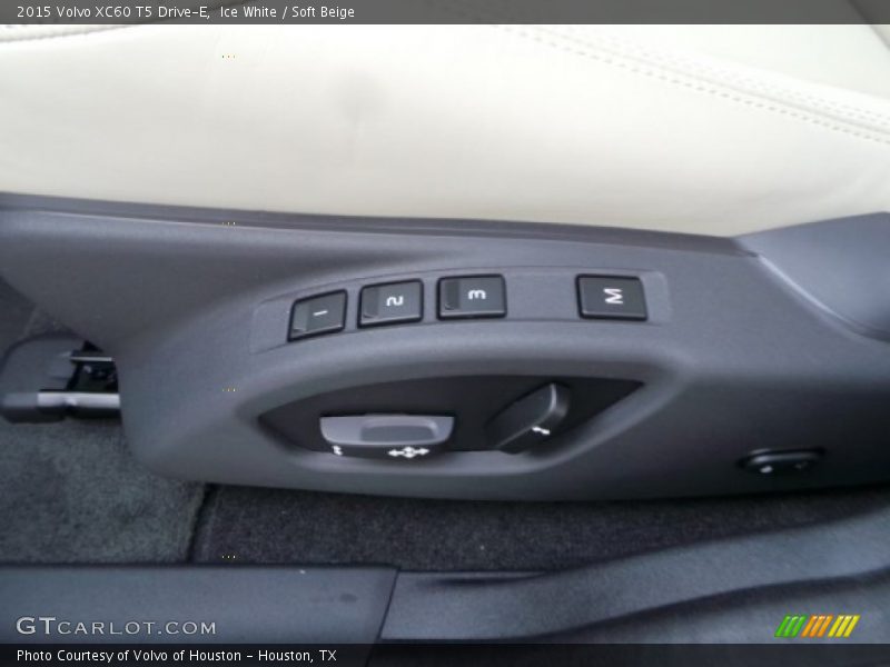Ice White / Soft Beige 2015 Volvo XC60 T5 Drive-E