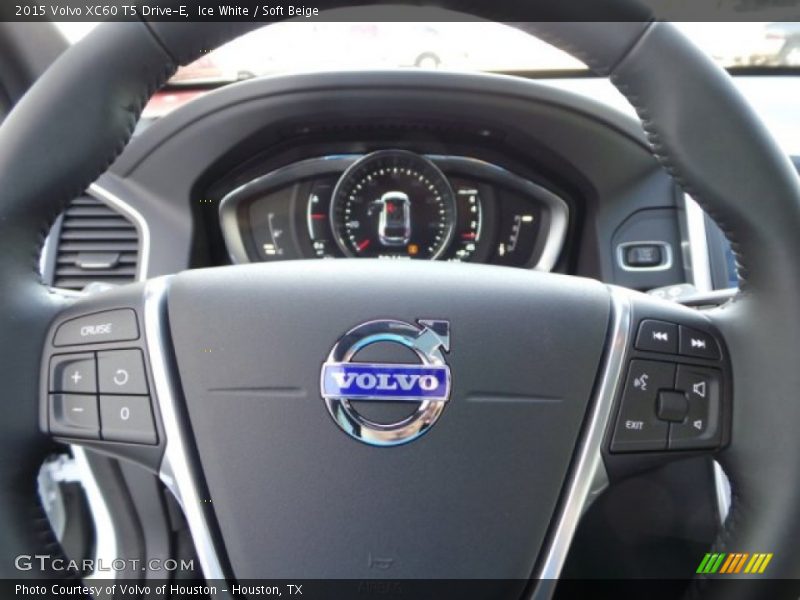Ice White / Soft Beige 2015 Volvo XC60 T5 Drive-E