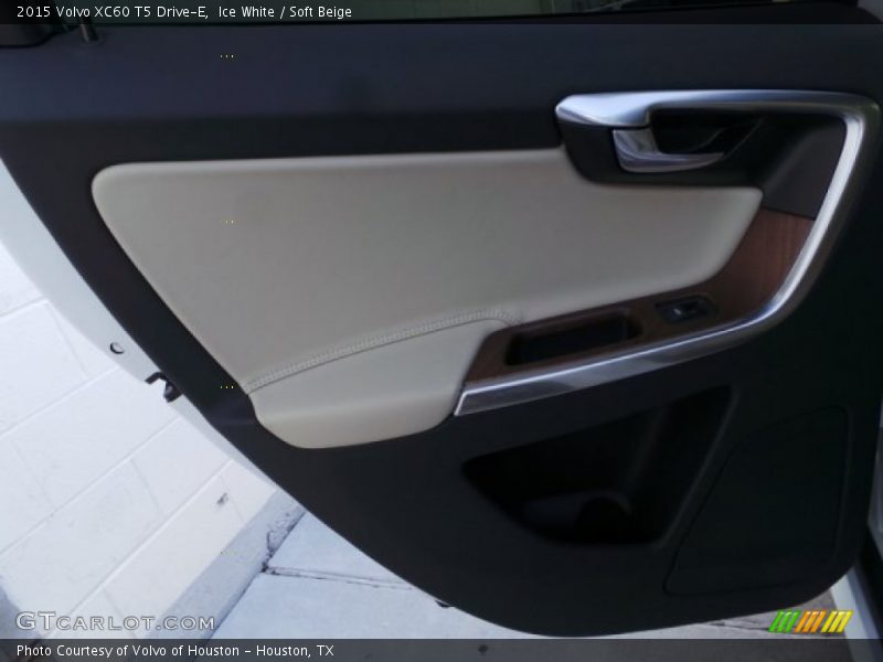 Ice White / Soft Beige 2015 Volvo XC60 T5 Drive-E