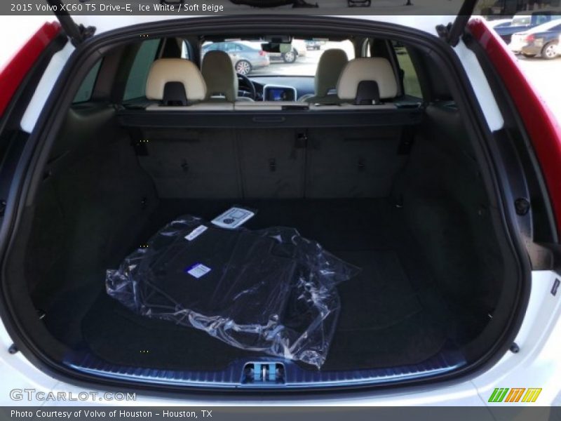 Ice White / Soft Beige 2015 Volvo XC60 T5 Drive-E
