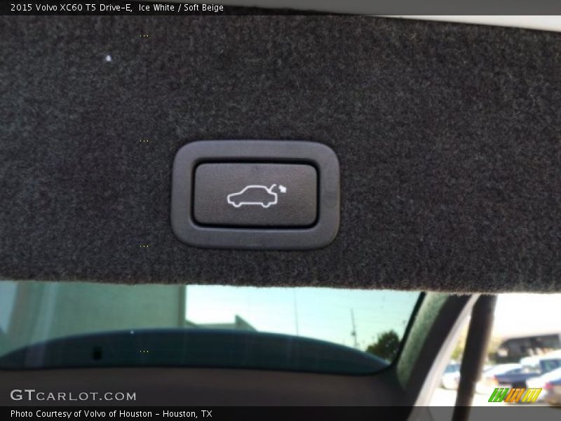 Ice White / Soft Beige 2015 Volvo XC60 T5 Drive-E