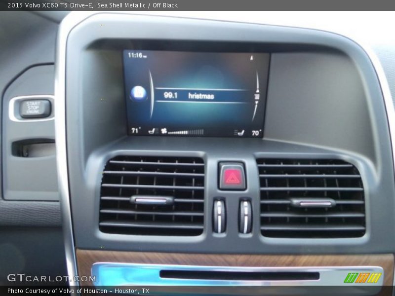 Sea Shell Metallic / Off Black 2015 Volvo XC60 T5 Drive-E