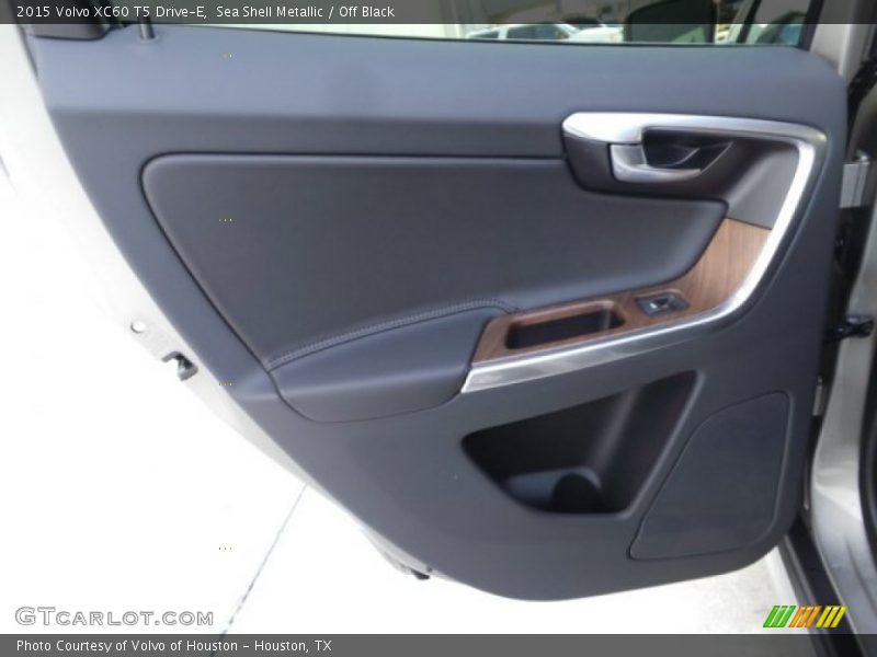 Sea Shell Metallic / Off Black 2015 Volvo XC60 T5 Drive-E