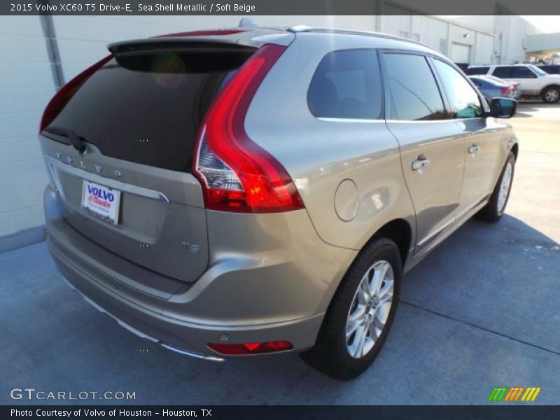 Sea Shell Metallic / Soft Beige 2015 Volvo XC60 T5 Drive-E