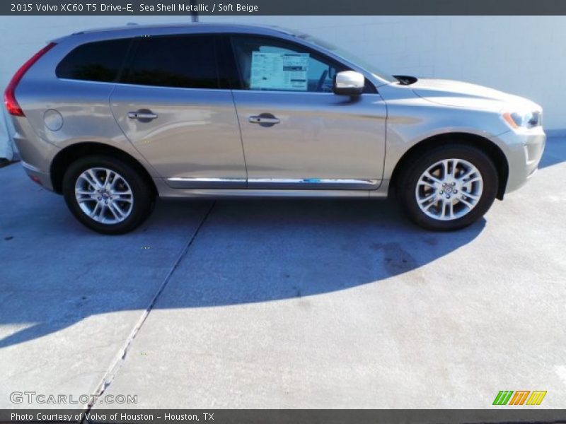 Sea Shell Metallic / Soft Beige 2015 Volvo XC60 T5 Drive-E