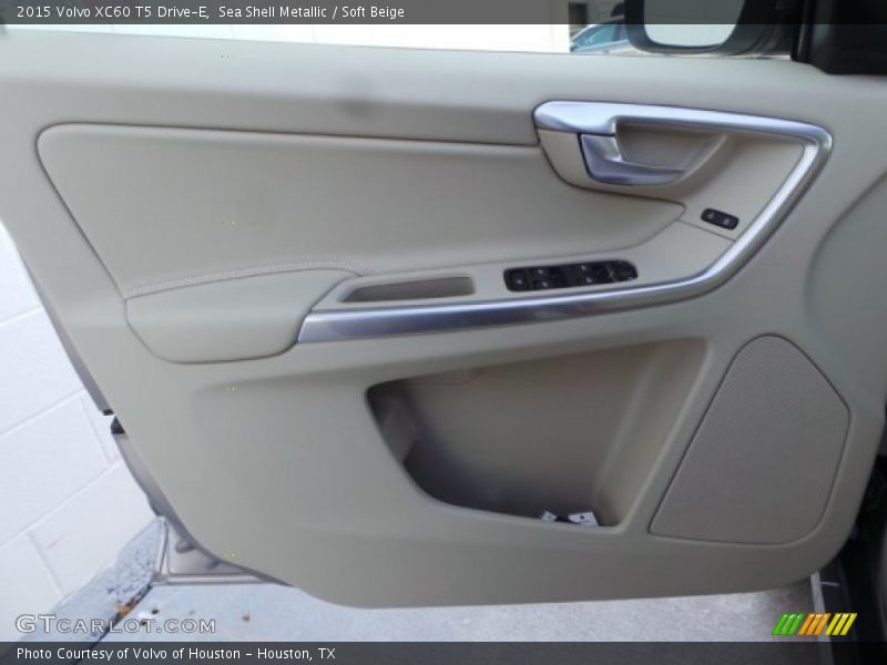 Sea Shell Metallic / Soft Beige 2015 Volvo XC60 T5 Drive-E