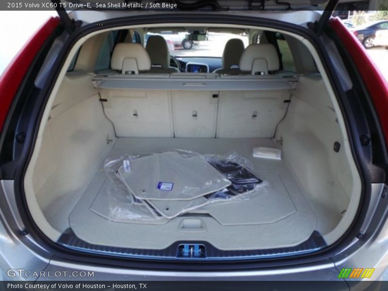 Sea Shell Metallic / Soft Beige 2015 Volvo XC60 T5 Drive-E